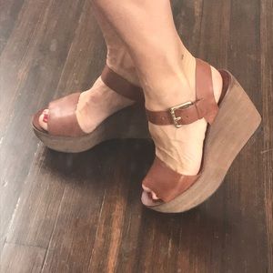 Like NEW platform sandals